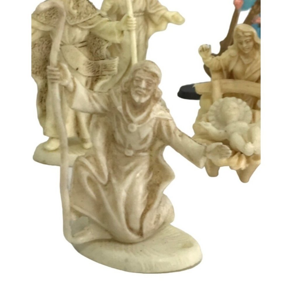 Vintage Mini Nativity Figurine Set Ivory Color Plastic Italy Miniature w/ Basket - Picture 5 of 9